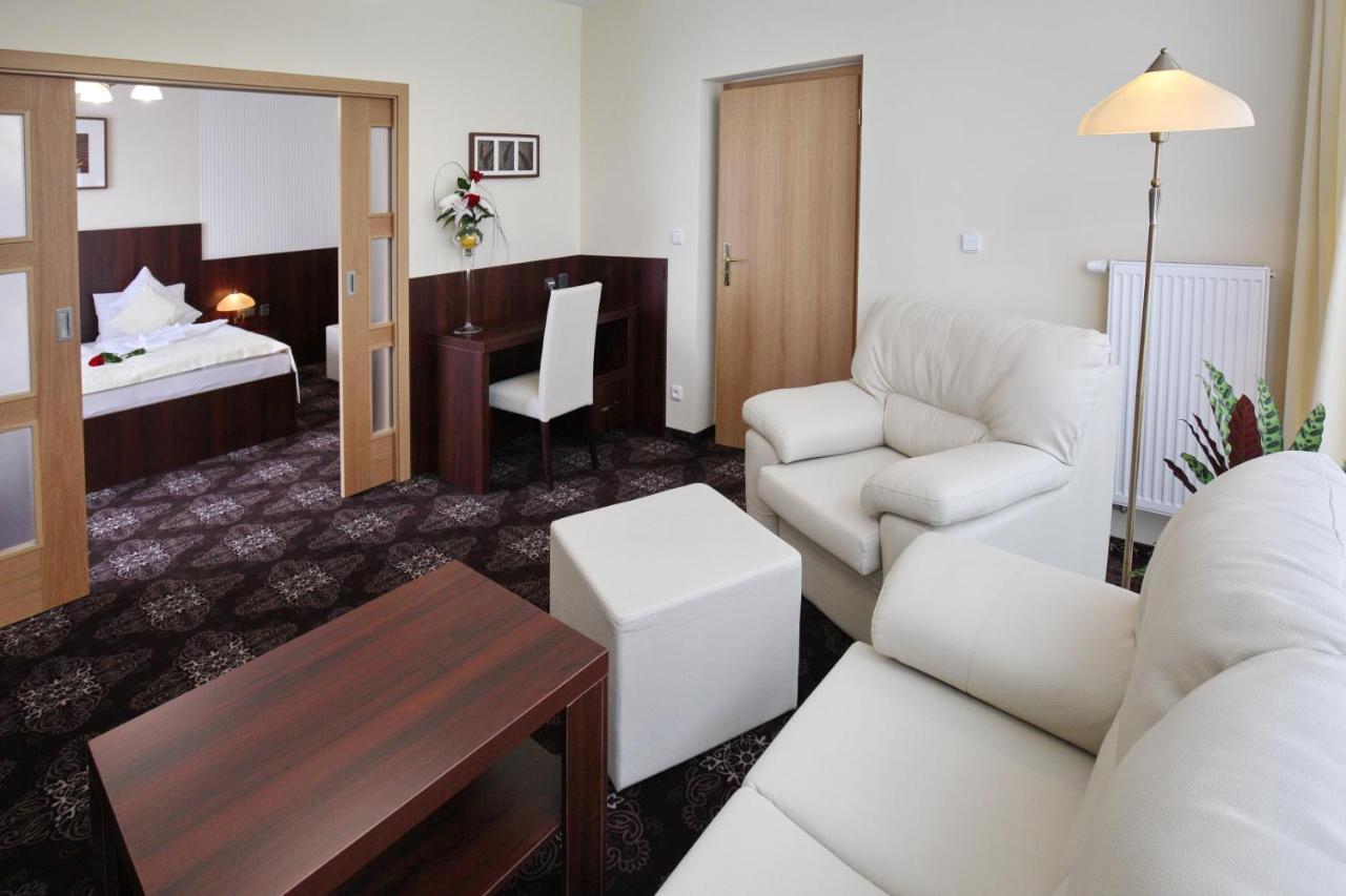 Spa Hotel Diana Františkovy Lázně Exteriör bild